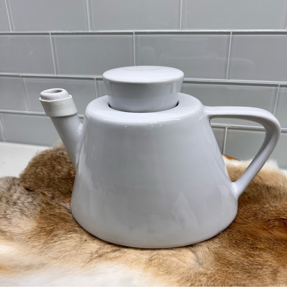 Vintage Ikea 1990’s White Minimalist Ceramic Teapot - VARME Discontinued Ikea - Picture 4 of 15